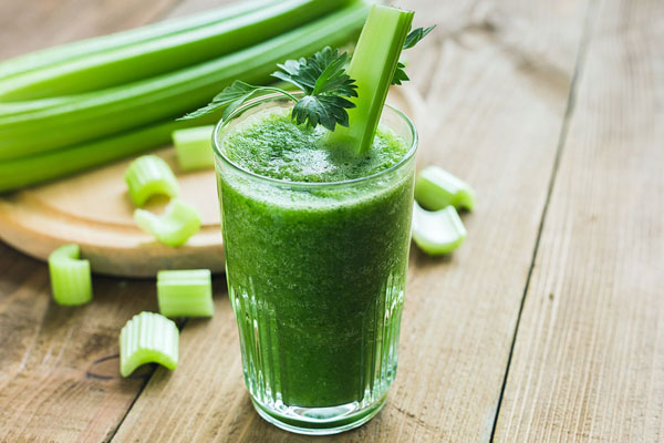 uống gì để giảm mỡ bụng? nước ép cần tây